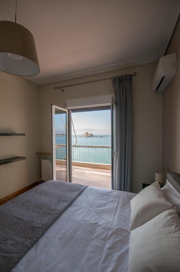Di Fronte Alla Fortezza Nafplion Exteriör bild