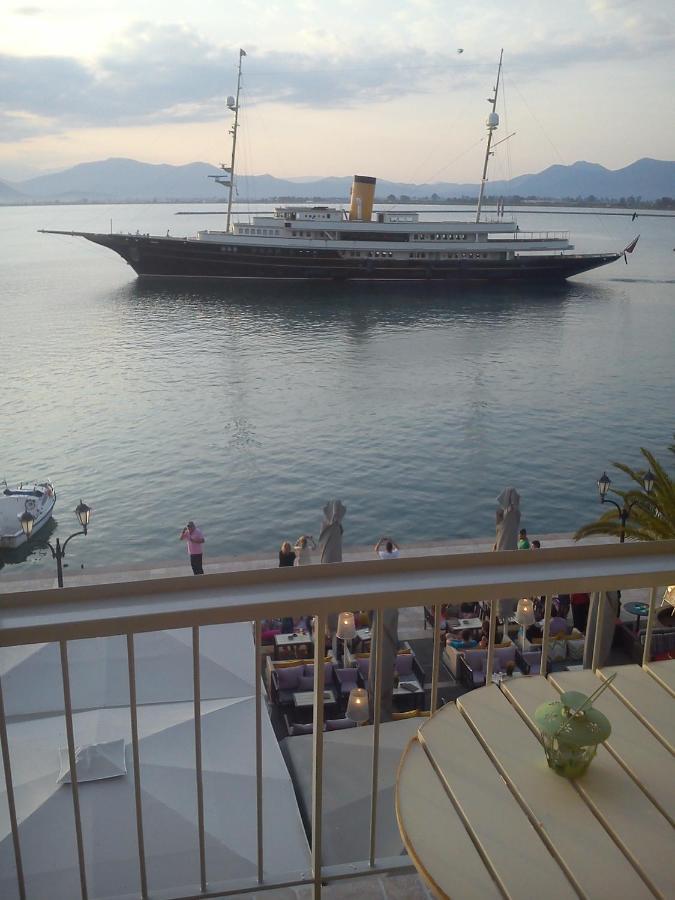 Di Fronte Alla Fortezza Nafplion Exteriör bild